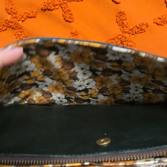 Lyons Leather Co, Chic Dark Green Leather Shoulder Bag - Picture 8 of 12